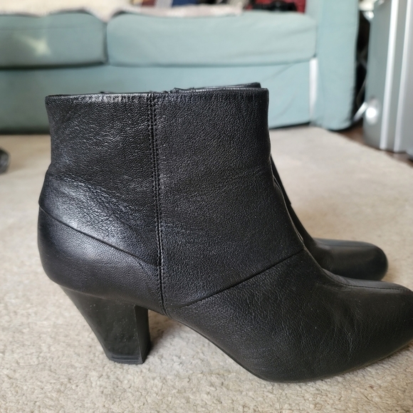 CLARKS Women's Ankle Heel Leather Boots Size 10 Black - Picture 4 of 9